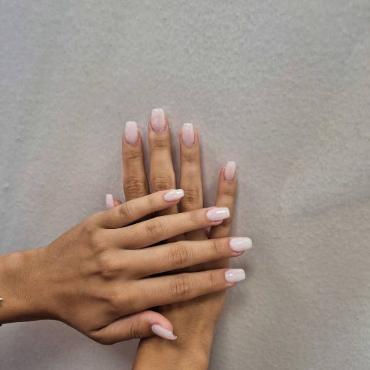Monstera beauty salon #beograd Ojačavanje noktiju Ojačavanje noktiju rubber bazom - M dužina nokt