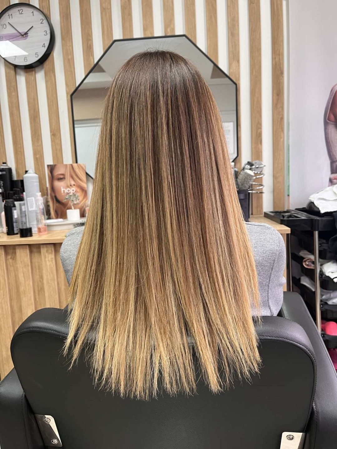 Feniranje na ravno / lokne - gusta kosa srednje dužine - Jelena Marinković, Beograd Feniranje i stilizovanje Frizerski saloni Feniranje i stilizovanje, Beograd, Zemun Gornji grad, Zemun polje, Altina, Galenika, Batajnica