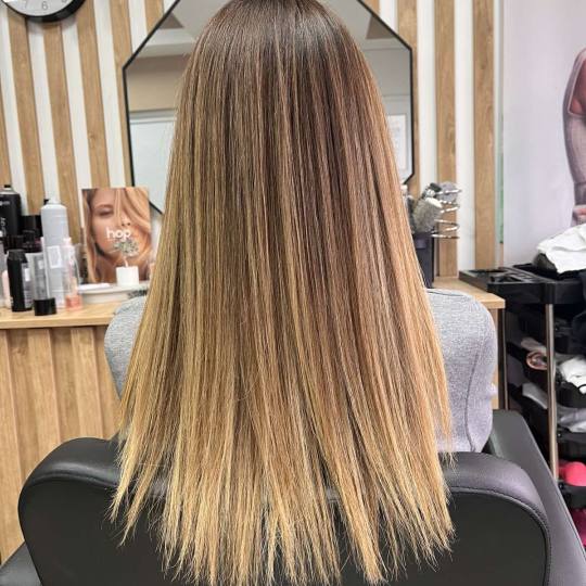 Jelena Marinković #beograd Feniranje i stilizovanje Feniranje na ravno / lokne - gusta kosa srednje