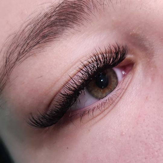 Right Beauty #beograd Nadogradnja trepavica Nadogradnja trepavica – ruski volumen 2D - 4D