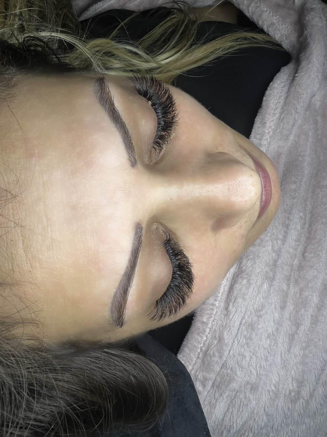 Nadogradnja trepavica - ruski volumen - Nini beauty studio, Beograd Nadogradnja trepavica Lice Nadogradnja trepavica, Beograd, Zvezdara