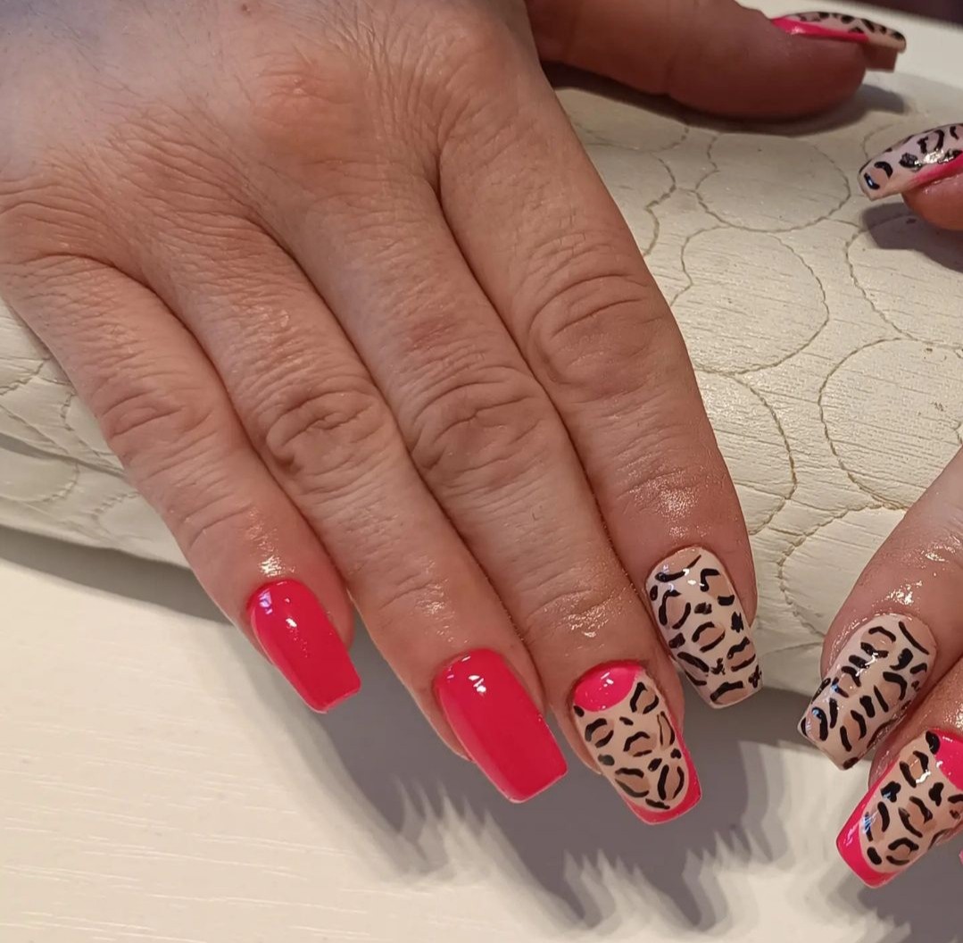 Korekcija izlivanja noktiju gelom - rad salona - Nail Studio MPN, Beograd Izlivanje noktiju Nokti Izlivanje noktiju, Beograd, Zemun Centar