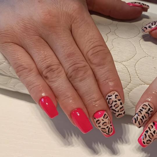 Nail Studio MPN #beograd Izlivanje noktiju Korekcija izlivanja noktiju gelom - rad salona