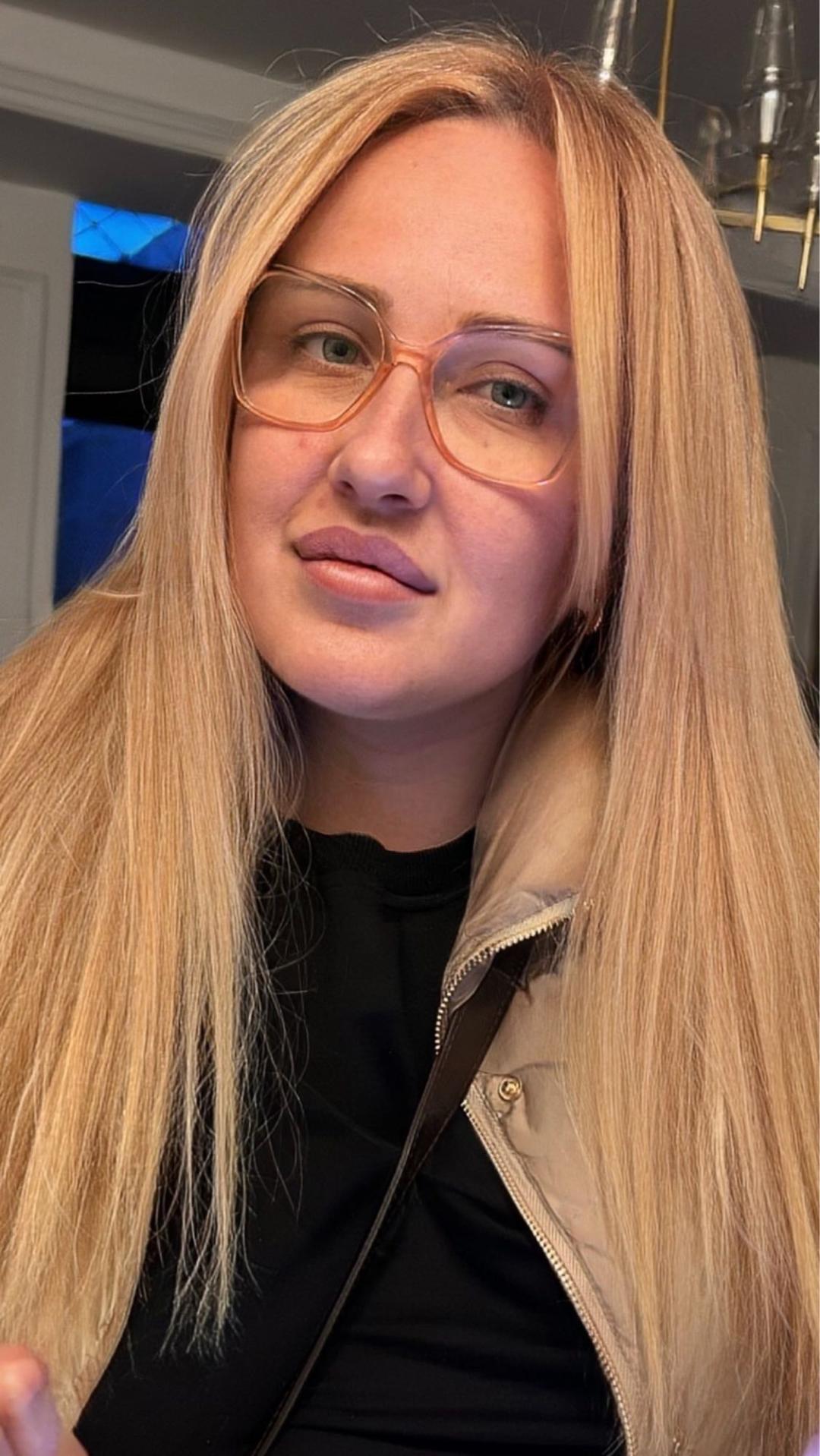 Esthetique Privé #beograd Šišanje Žensko šisanje +tretman za hidrataciju kose+ feniranje - sve dužine