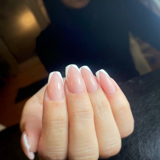 Beauty by Nevena Panić #beograd Izlivanje noktiju Izlivanje noktiju gelom - L dužina