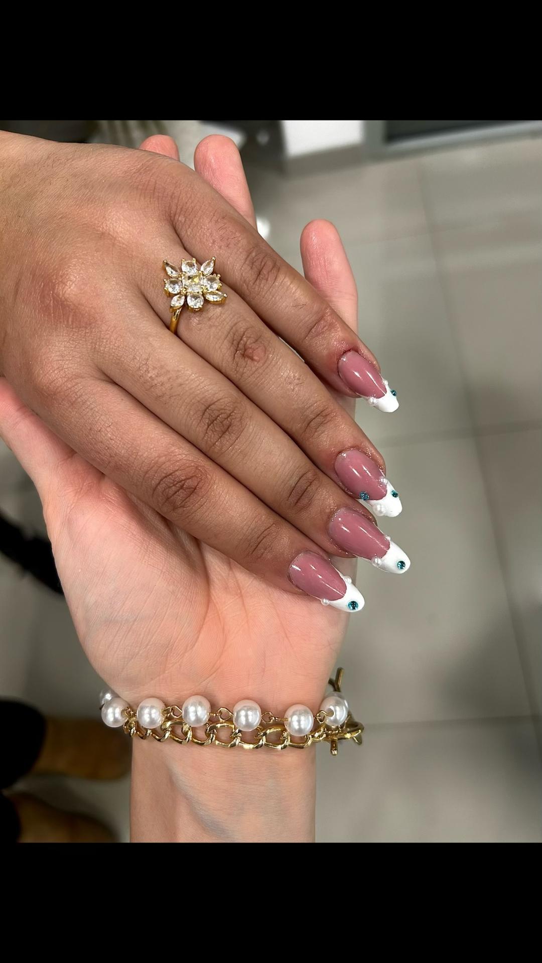 Izlivanje noktiju gelom - M dužina - Mila Beauty Centar, Beograd Izlivanje noktiju Nokti Izlivanje noktiju, Beograd, Bežanijska kosa, Bežanija, Ledine, Surčin