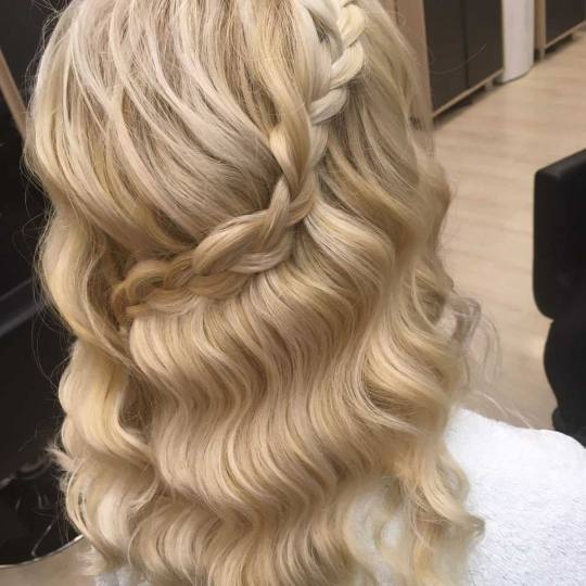 Beauty Centar 2313 #beograd Pletenice, kike, punđe Stilizovanje kose presom / kupom + pletenica - s