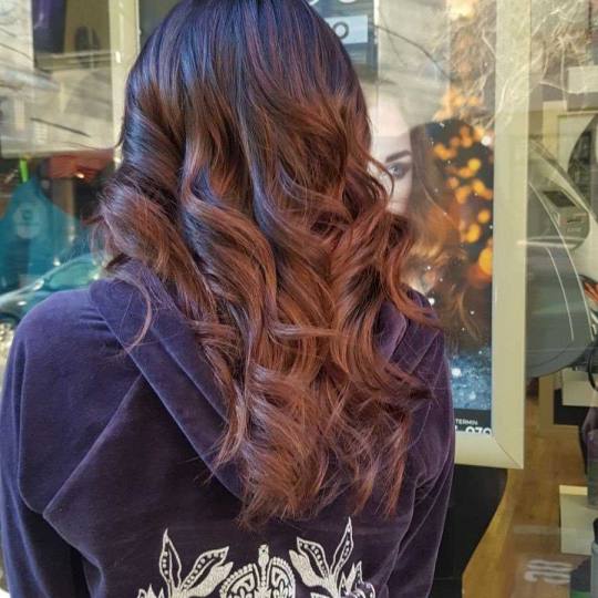Bibbis Hair studio & Barber #beograd Feniranje i stilizovanje Feniranje na lokne - duga kosa