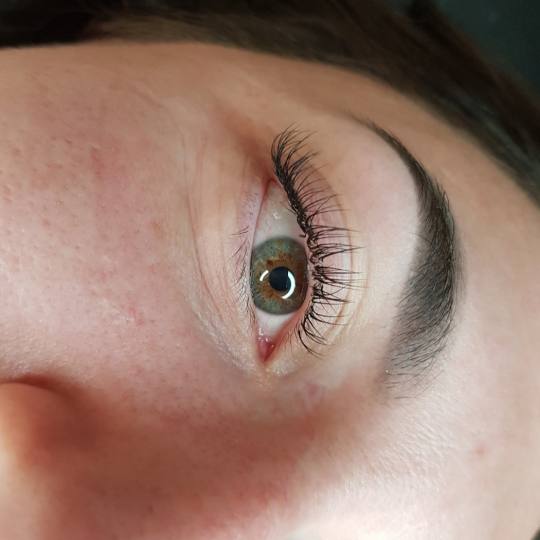 Ena beauty studio #nis Nadogradnja trepavica Nadogradnja svilenih trepavica - 1 na 1
