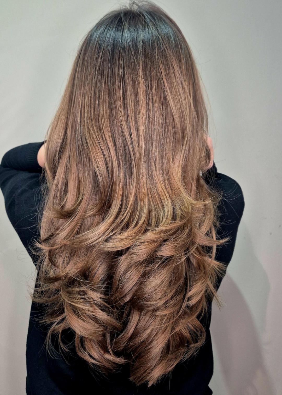 Žensko šišanje + feniranje - duga kosa - Bellezza e Colori, Beograd Žensko šišanje Frizerski saloni Žensko šišanje, Beograd, Slavija, Autokomanda, Neimar