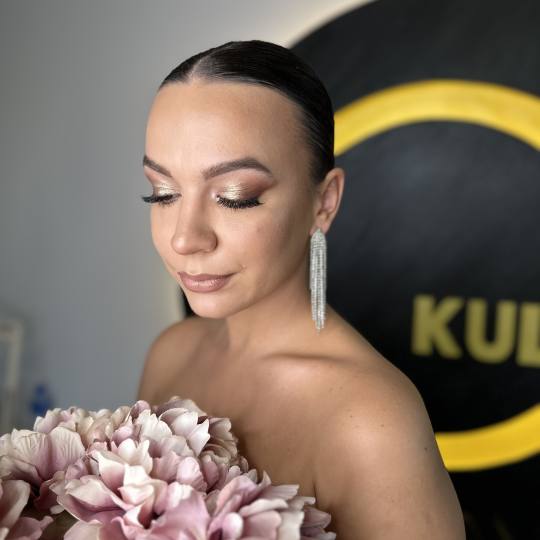 Kult #beograd Make-up / šminkanje Profesionalno šminkanje + trepavice