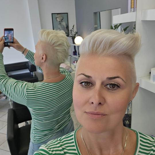 Studio Joksimović #beograd Blajhanje kose Blajhanje cele dužine - kratka kosa