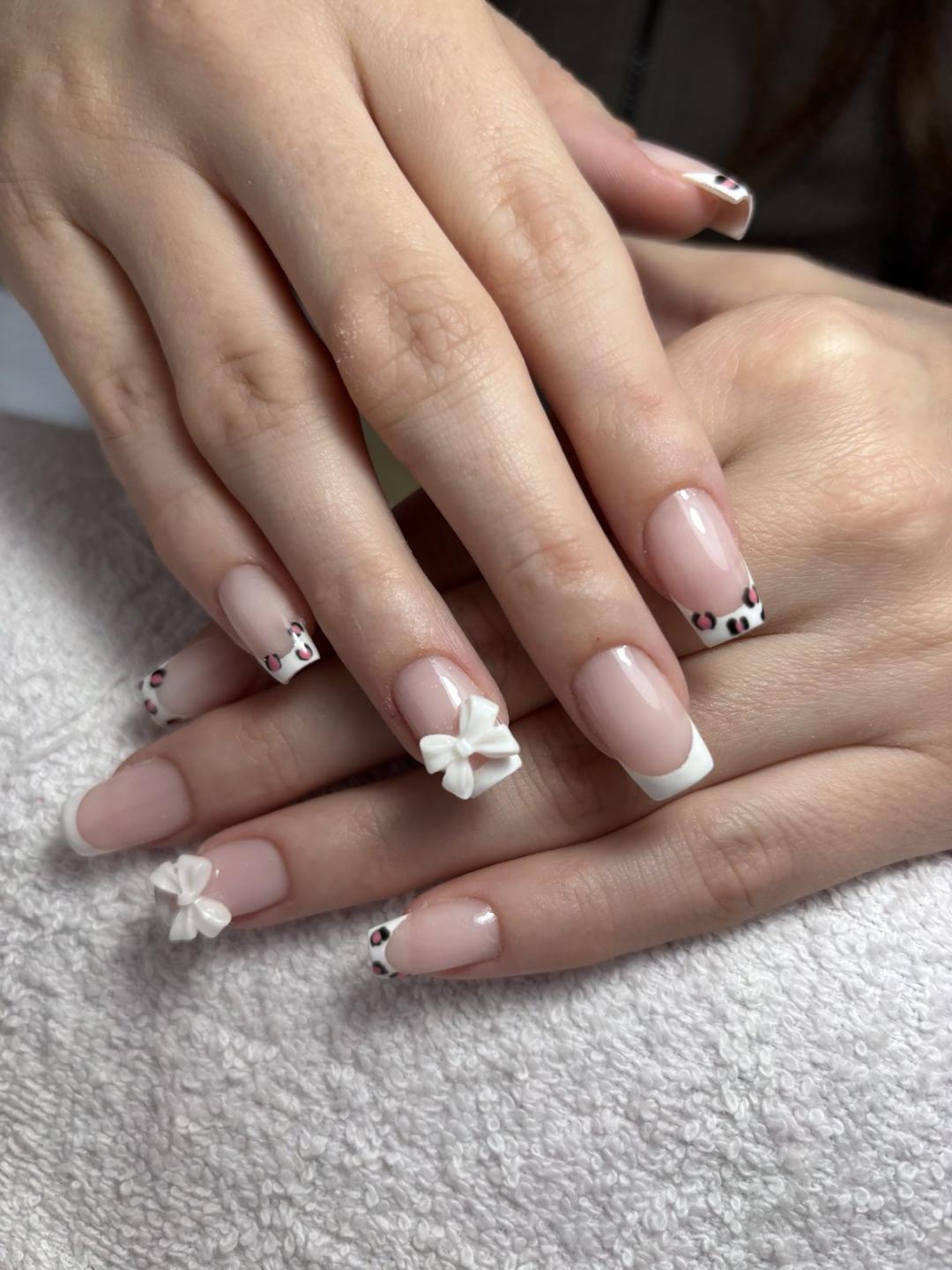 Korekcija noktiju - M dužina - La Vie Elegance, Niš Korekcija noktiju Nokti Korekcija noktiju, Niš, Medijana