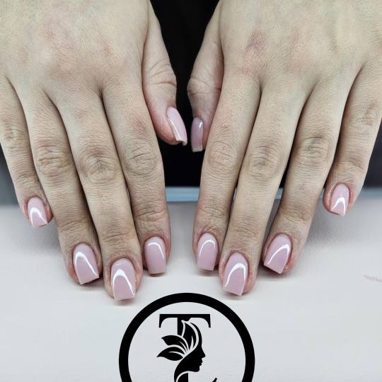 Latina beauty studio #beograd Ojačavanje noktiju Ojačavanje noktiju rubber bazom