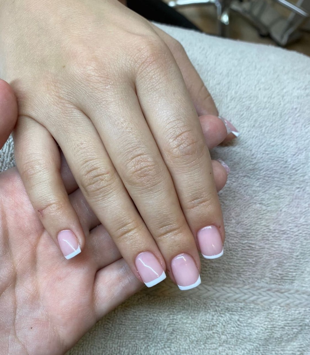 Bibi beauty centar #beograd Izlivanje noktiju Izlivanje noktiju gelom - kratki nokti