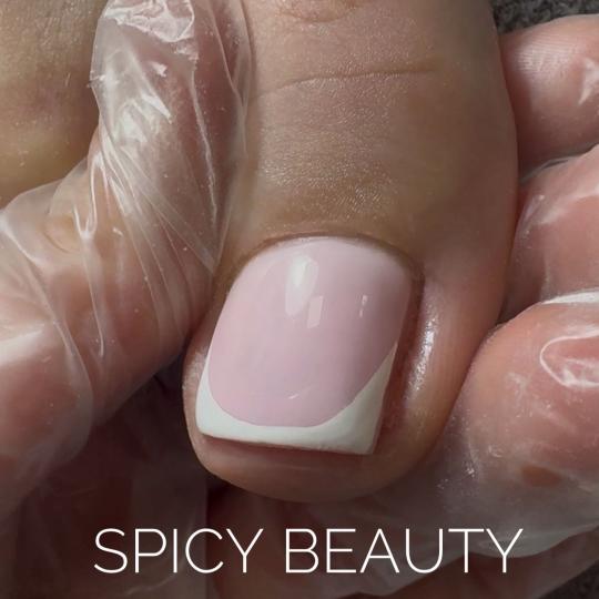 Spicy beauty #beograd Estetski pedikir Estetski pedikir + gel lak
