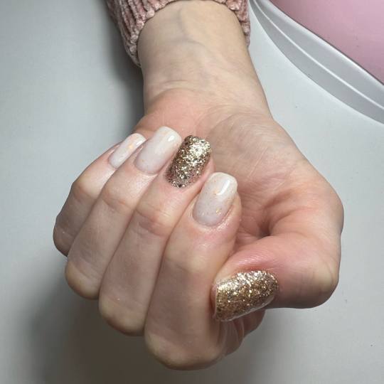 Nini beauty studio #beograd Ojačavanje noktiju Ojačavanje noktiju ruber bazom
