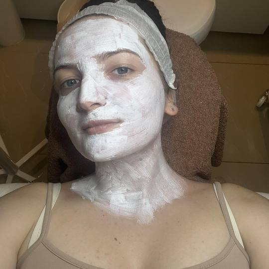 Kalos face and body #beograd Tretman lica Higijenski tretman lica + hemijski piling Dubinsko čišć