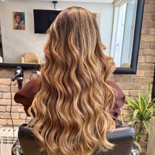 Safir Beauty Lounge #beograd Feniranje i stilizovanje Feniranje - ekstra duga kosa