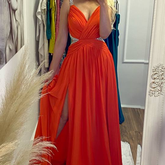 The Goddess dresses & makeover studio #beograd Obrve Iznajmljivanje svečanih haljina + profesionaln