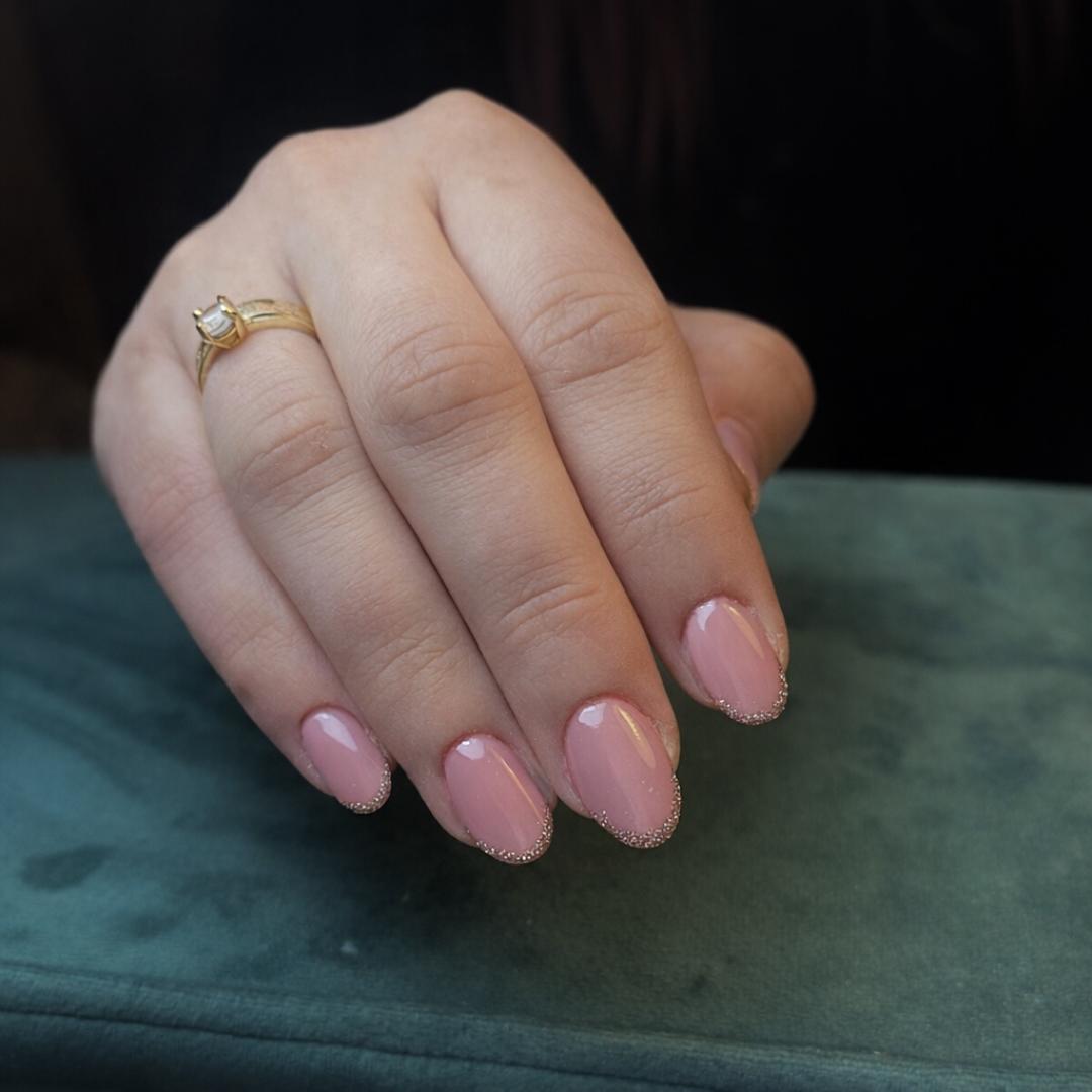 Ojačavanje noktiju prirodnih noktiju gelom / rubber bazom - S / M dužina - Lumière studio, Beograd Ojačavanje noktiju Nokti Ojačavanje noktiju, Beograd, Voždovac