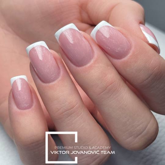 BEAUTY CENTER Viktor Jovanović #subotica Nadogradnja noktiju Korekcija noktiju - M velicina