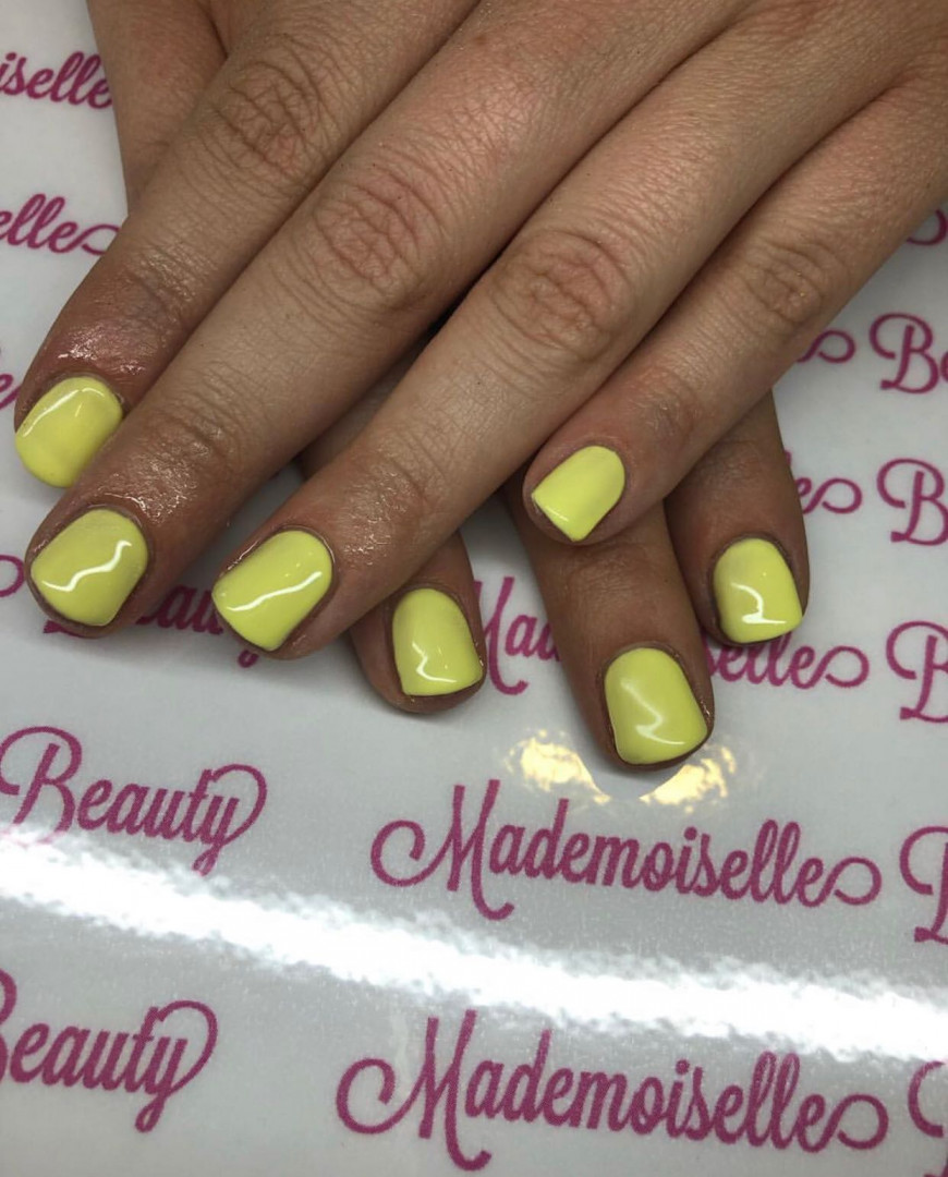 Mademoiselle Beauty #beograd Ojačavanje noktiju Korekcija ojačavanja noktiju gelom - M dužina - rad salona