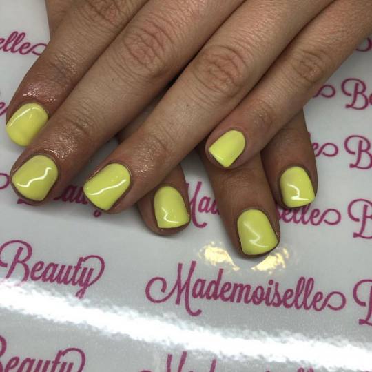 Mademoiselle Beauty #beograd Ojačavanje noktiju Korekcija ojačavanja noktiju gelom - M dužina - r