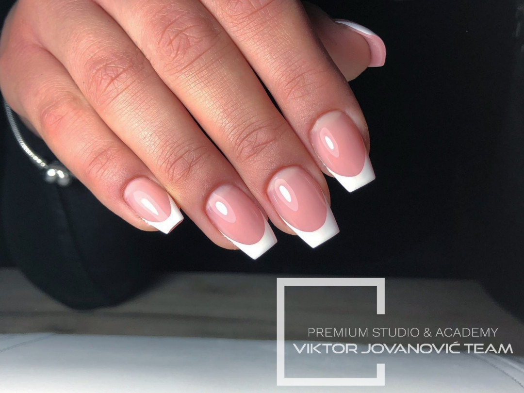 Izlivanje noktiju - S velicina - BEAUTY CENTER Viktor Jovanović, Subotica Izlivanje noktiju Nokti Izlivanje noktiju, Subotica, Centar