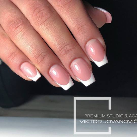 BEAUTY CENTER Viktor Jovanović #subotica Izlivanje noktiju Izlivanje noktiju - S velicina