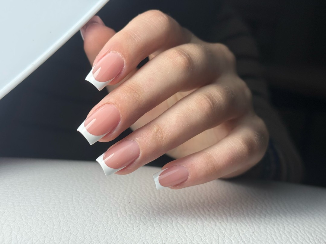 Korekcija noktiju - M dužina - Beauty by Cvetanoski, Niš Korekcija noktiju Nokti Korekcija noktiju, Niš, Medijana