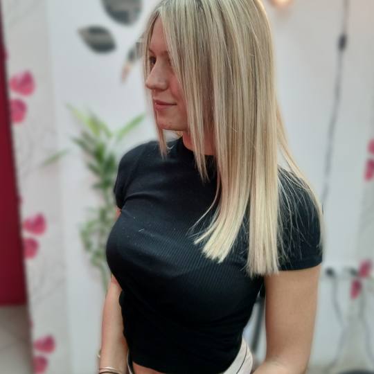 Hairrific #novisad Pramenovi Pramenovi blanšem + preliv + feniranje - kosa srednje dužine / ekstra