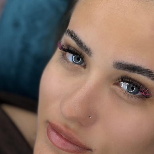 Almari Beauty Concept #kragujevac Nadogradnja trepavica Nadogradnja svilenih trepavica - Volumen