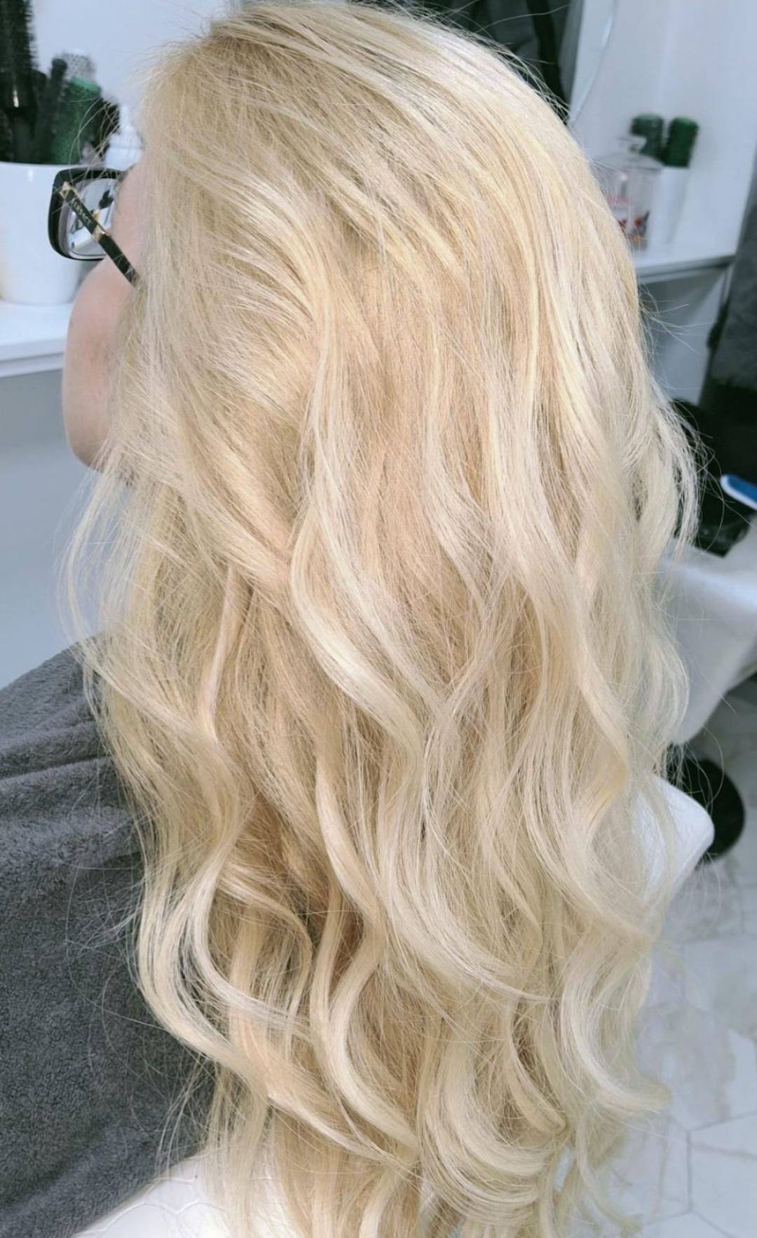 Balayage / Airtouch / Babylights - kosa preko polovine leđa - Bella Nova, Beograd Ombre, sombre, balayage Frizerski saloni Ombre, sombre, balayage, Beograd, Vukov spomenik, Đeram