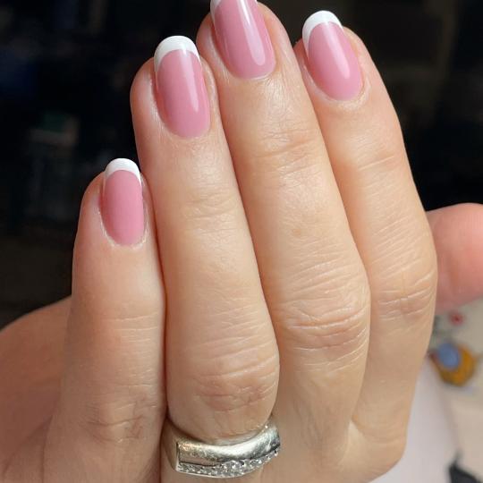 Nails Studio #beograd Ojačavanje noktiju Gel lak / rubber baza