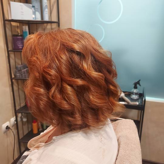 Beautystudio Dasha #beograd Feniranje i stilizovanje Feniranje na talase - kosa srednje dužine