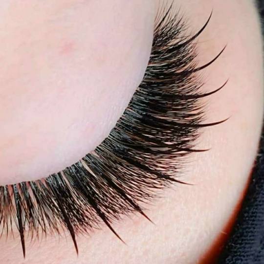 Right Beauty #beograd Nadogradnja trepavica Nadogradnja trepavica - ruski volumen 5D - 8D