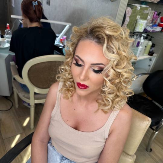 Bibi beauty centar #beograd Make-up / šminkanje Profesionalno šminkanje + veštačke trepavice + s