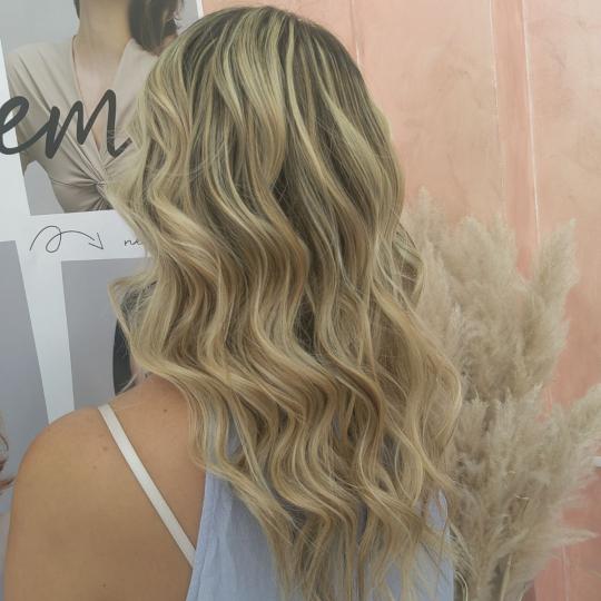 Cicko #novisad Baleyage i predivni talasi = dobitna kombinacija.