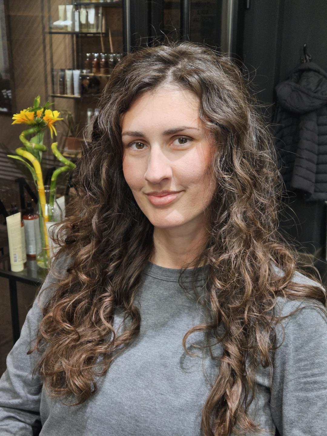 Amanović #beograd Žensko šišanje Žensko šišanje - sve dužine kose, feniranje uključeno