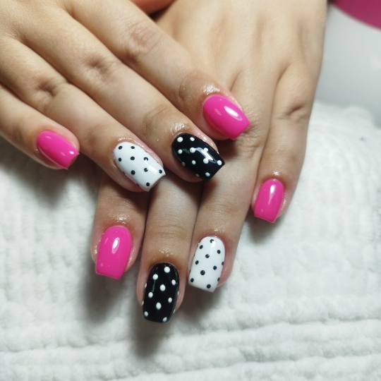 Studio Diva Lux #nis Ojačavanje noktiju Ojačavanje noktiju S dužina korekcija