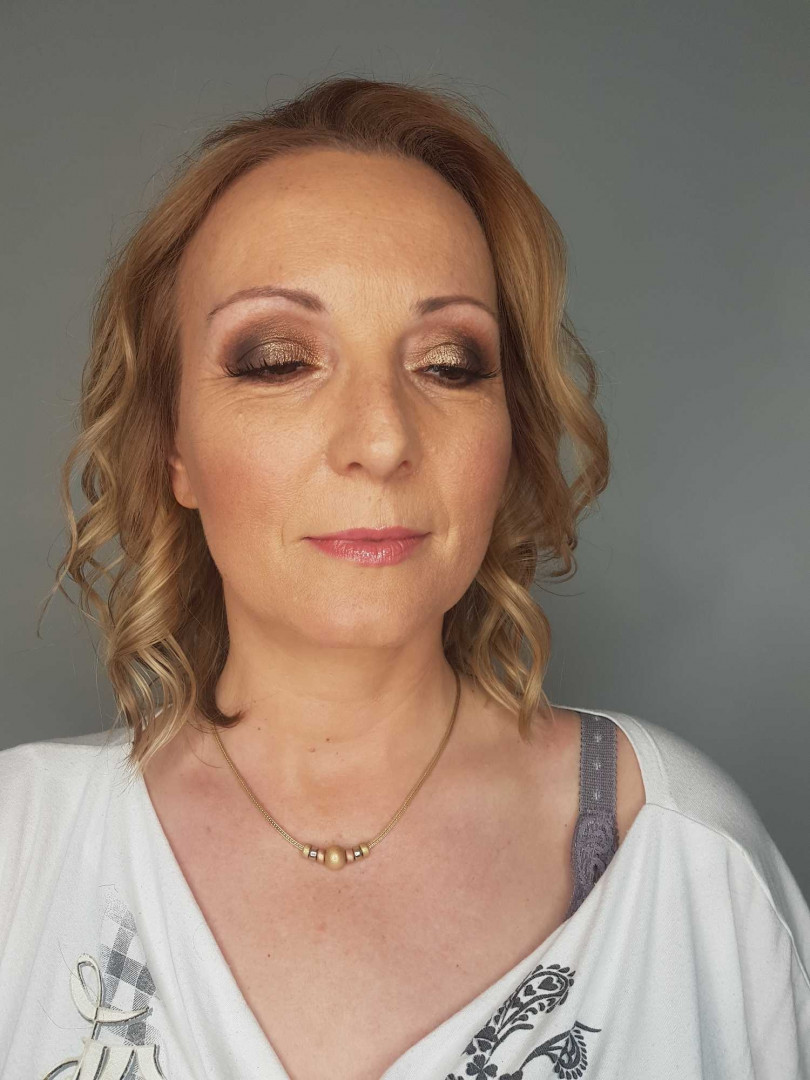 Profesionalno šminkanje + 3D mink trepavice - Cut 'n' Go, Novi Sad Make-up / šminkanje Lice Make-up / šminkanje, Novi Sad, Rotkvarija, Podbara, Salajka