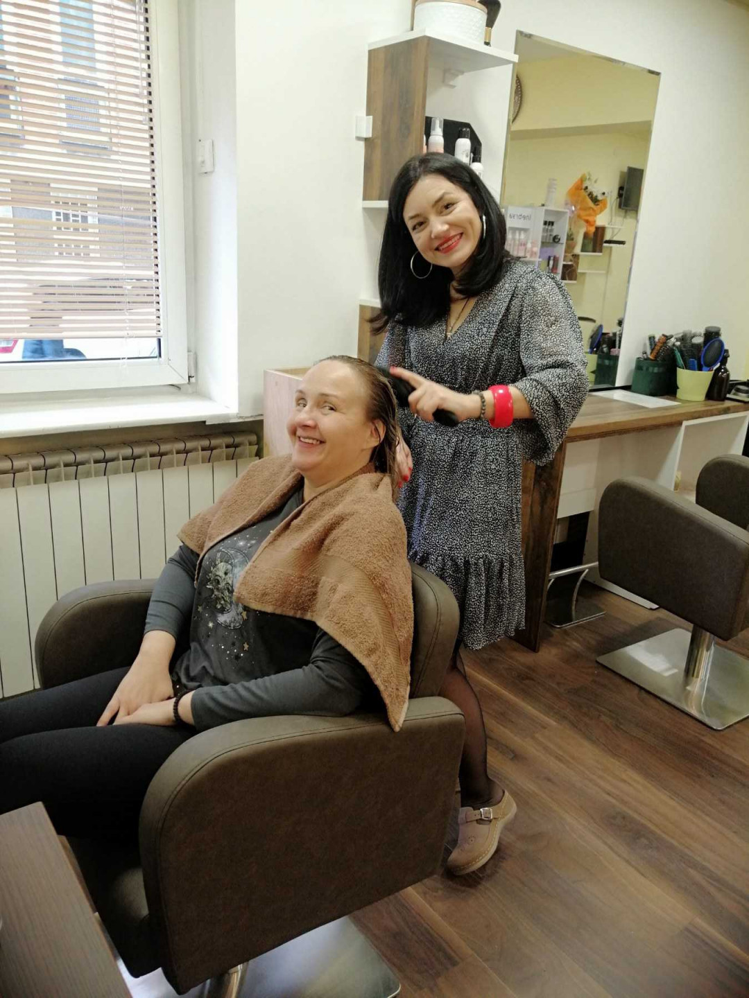 Studio lepote Krin #beograd Žensko šišanje Žensko šišanje + feniranje ravno - kosa srednje dužine