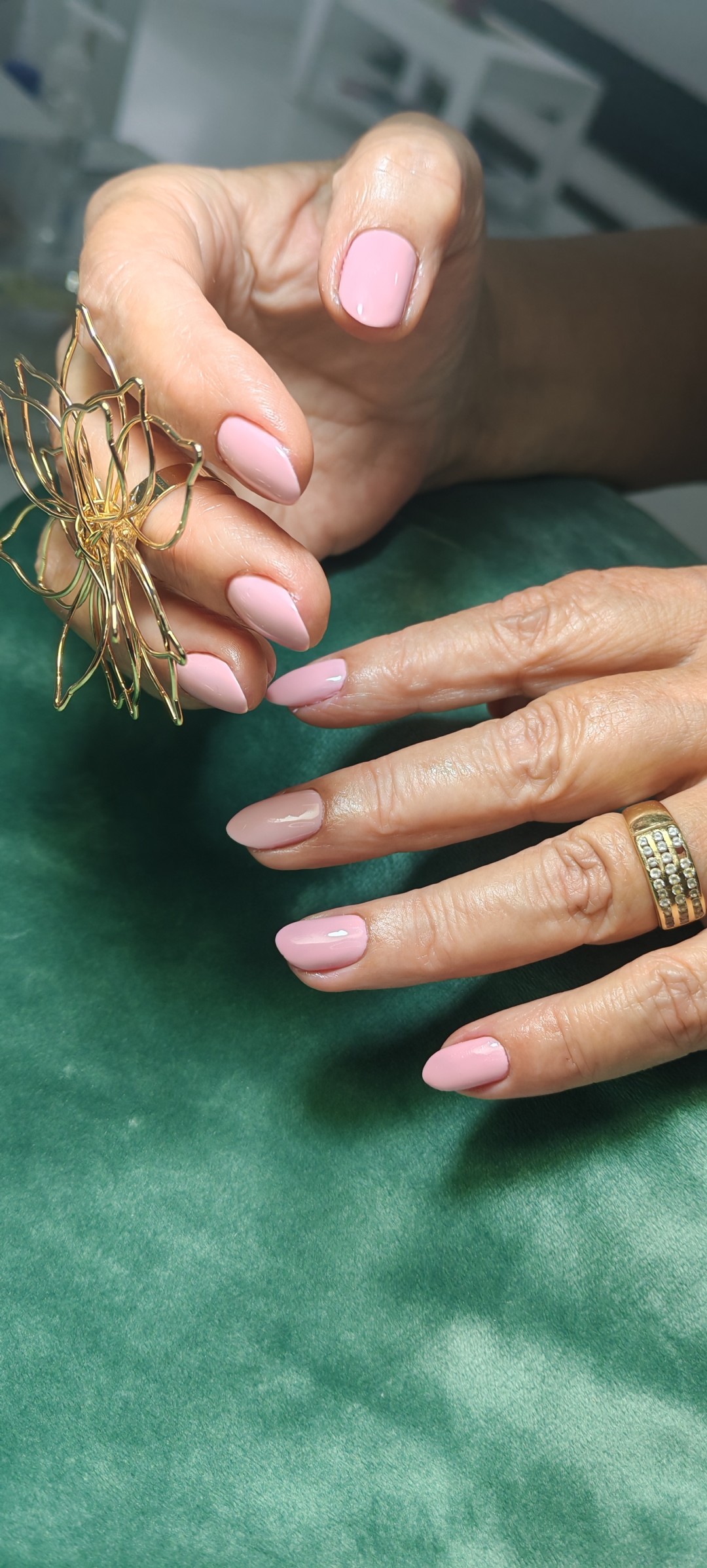 Gel lak - ruke - Micy wallker studio, Požarevac Gel lak Nokti Gel lak, Požarevac, Centar