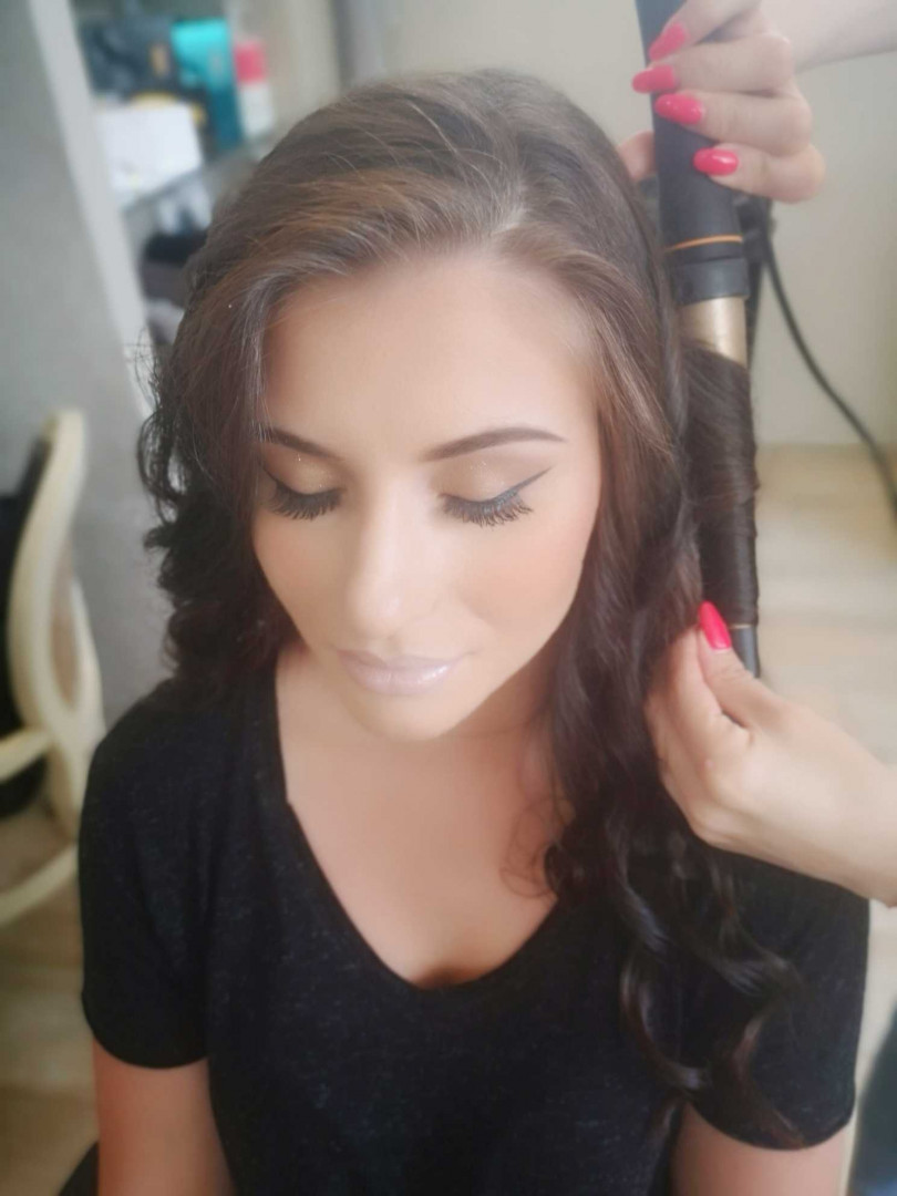 Profesionalno šminkanje + svečana frizura - za maturante - Bibi beauty centar, Beograd Make-up / šminkanje Lice Make-up / šminkanje, Beograd, Banovo brdo
