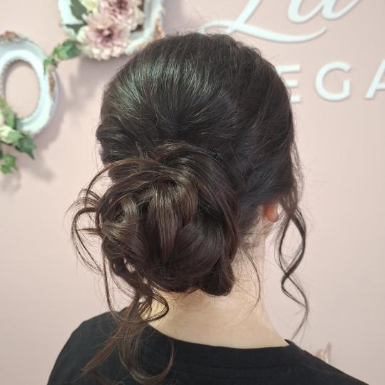 La Vie Elegance #nis Svečane i frizure za svadbu Svečana frizura lokne - punđa + lokne
