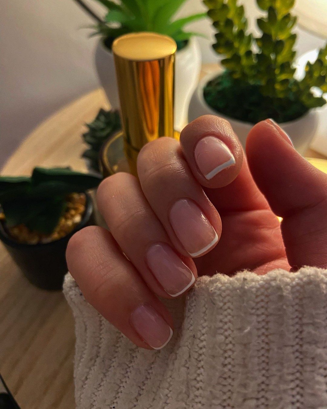 Bellza Beauty Studio #krusevac Manikir Ojačavanje noktiju - ruber baza
