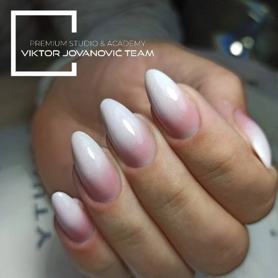BEAUTY CENTER Viktor Jovanović #subotica Izlivanje noktiju Korekcija noktiju - S velicina