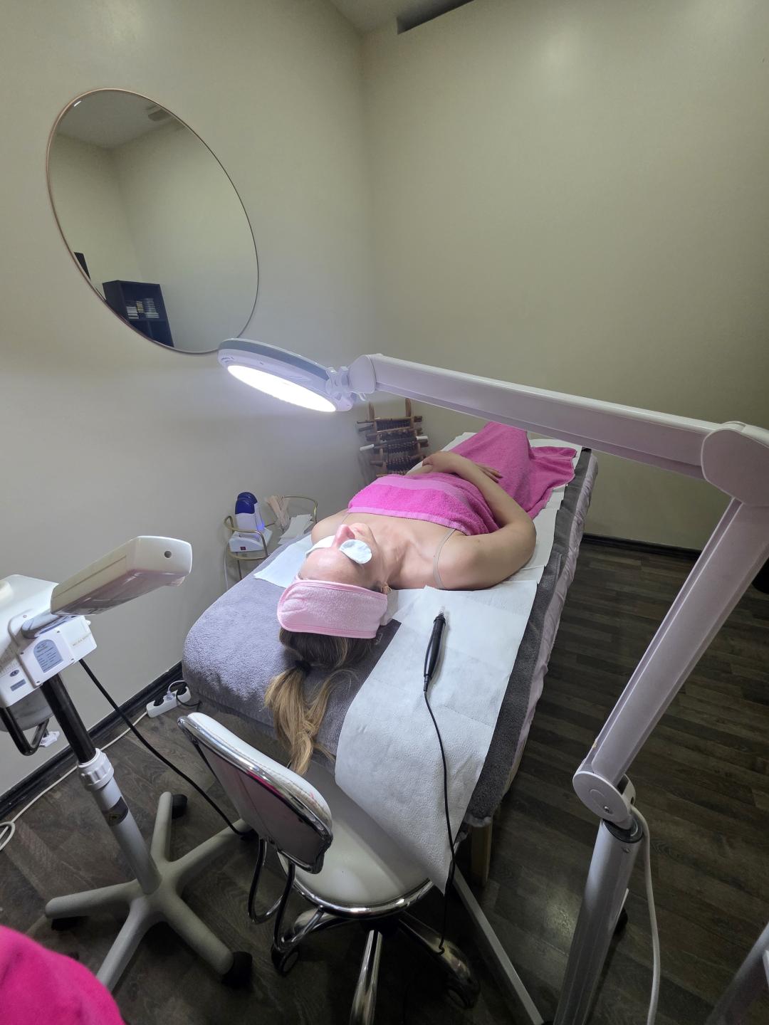 Dermapen tretman lica - Starmedic, Beograd Dermaroler i dermapen Lice Dermaroler i dermapen, Beograd, Vračar, Čubura, Crveni krst