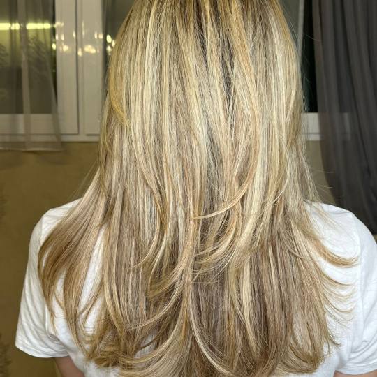 Bibi beauty centar #beograd Pramenovi Pramenovi na foliju u 1 / 2 boje / blanšem + olaplex+ preliv 